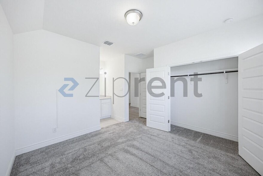 Building Photo - Unit