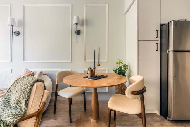 Building Photo - 320 Queen Anne Ave N