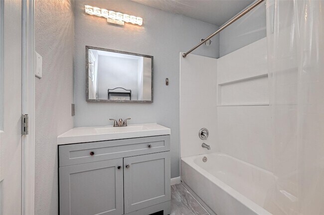 Building Photo - 15897 Dewberry Ln