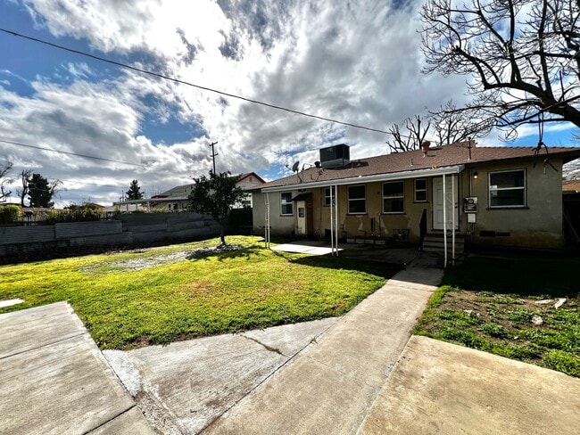 Building Photo - 214 Faber St