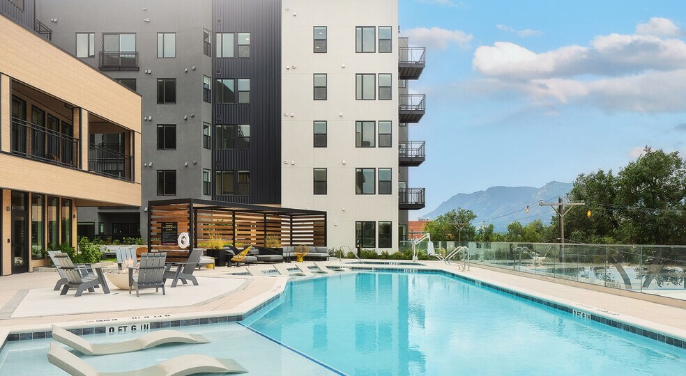 Building Photo - The Hunter