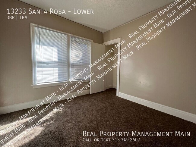 Building Photo - 13233 Santa Rosa Dr