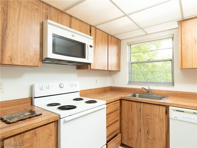 Building Photo - 499 Forest Lakes Blvd