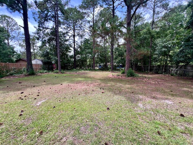 Building Photo - 409 Oak St