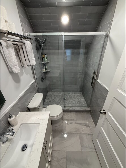 Bathroom #2 - 100 Lincoln St