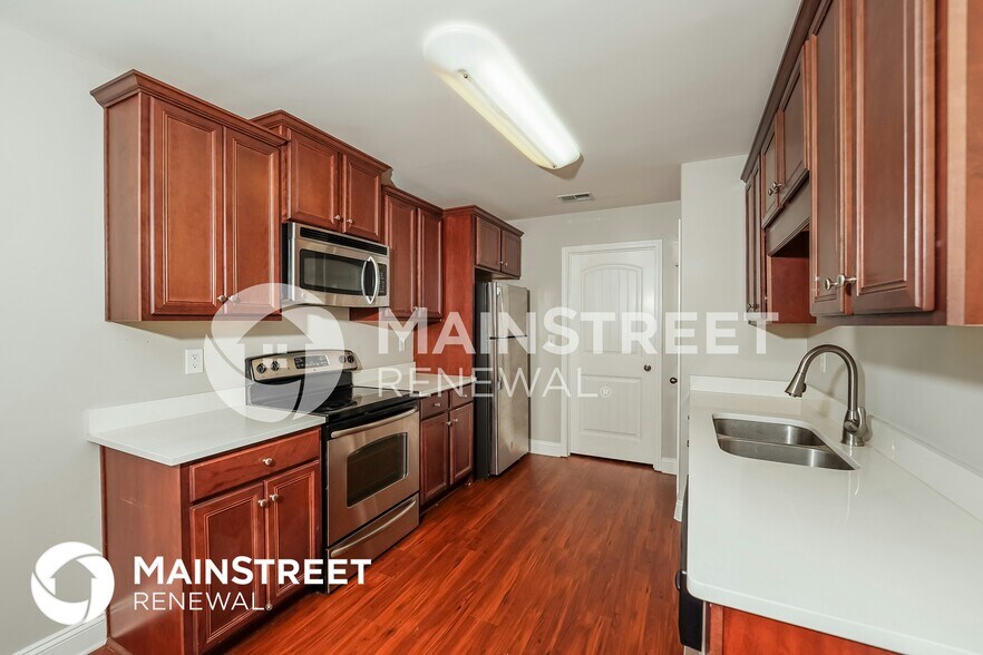 Building Photo - 50 Clover St