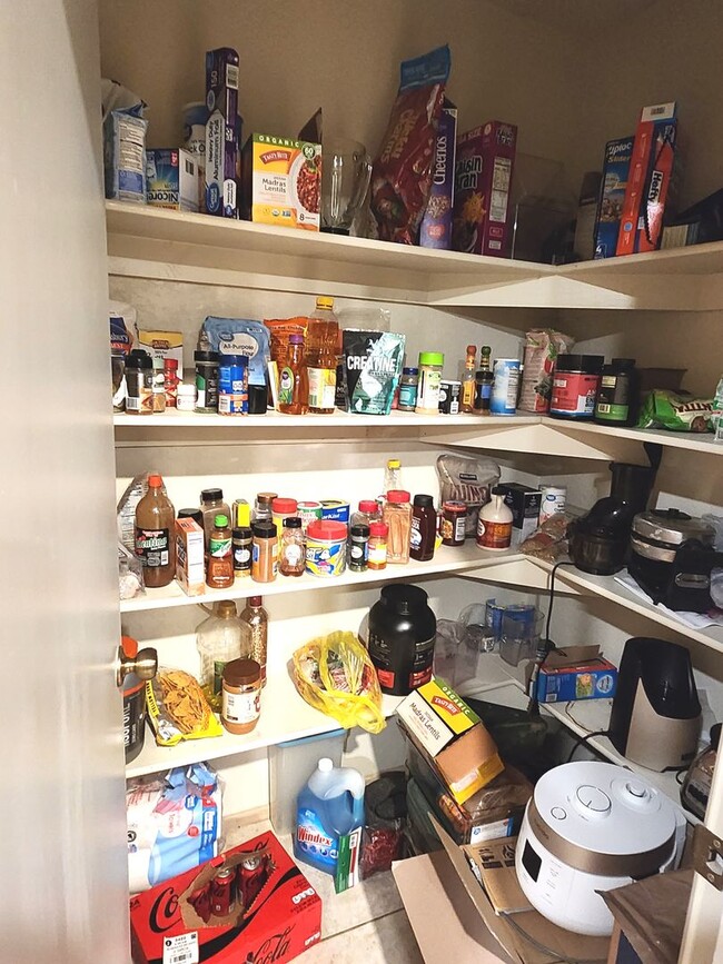 Building Photo - 4 bedroom, 2 bath in Ocotillo subdivision