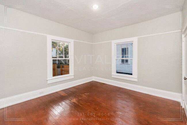 Building Photo - Charming 2-Bedroom Cottage in the Desirable New Saint Francis Community