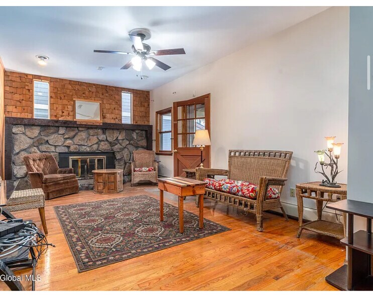 Primary Photo - 38 State St