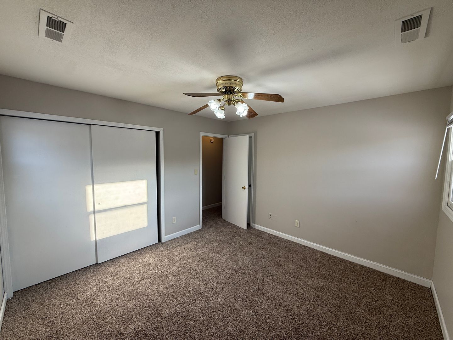 Building Photo - 6915 Salge Dr