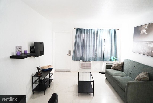 Building Photo - Studio, 1 bath  - 4605 N Ocean Dr