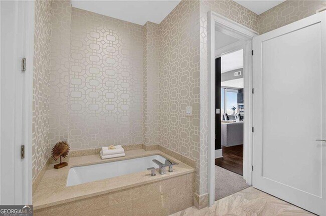 Building Photo - 1065 Peachtree St NE