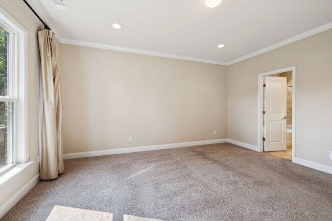 Building Photo - Sparkling clean 4 bedroom home in Spring H...