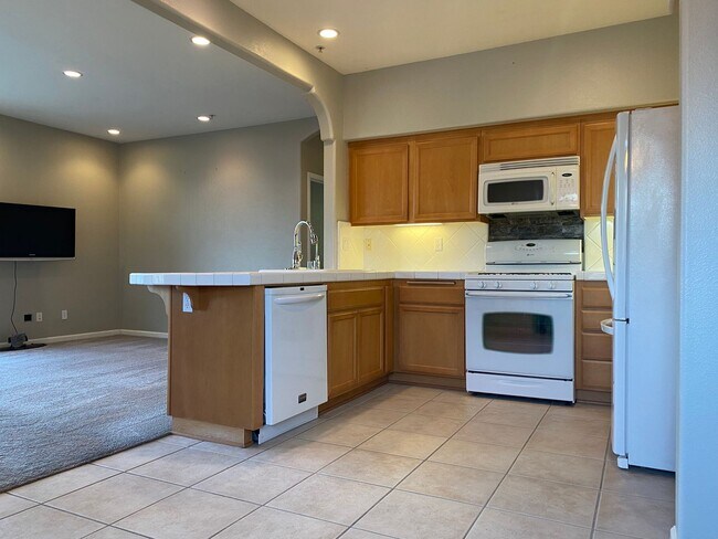 Building Photo - 610 Sunrise Dr