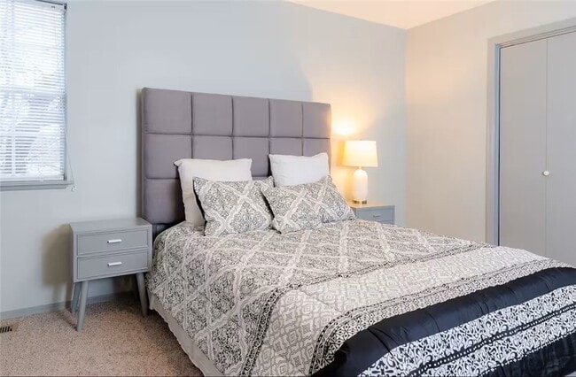 Building Photo - 106 NW Park St