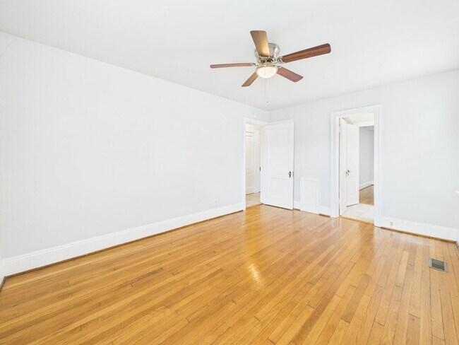Building Photo - 3543 Grove Ave