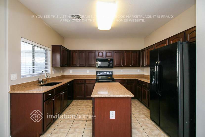 Building Photo - 44248 W Neely Dr