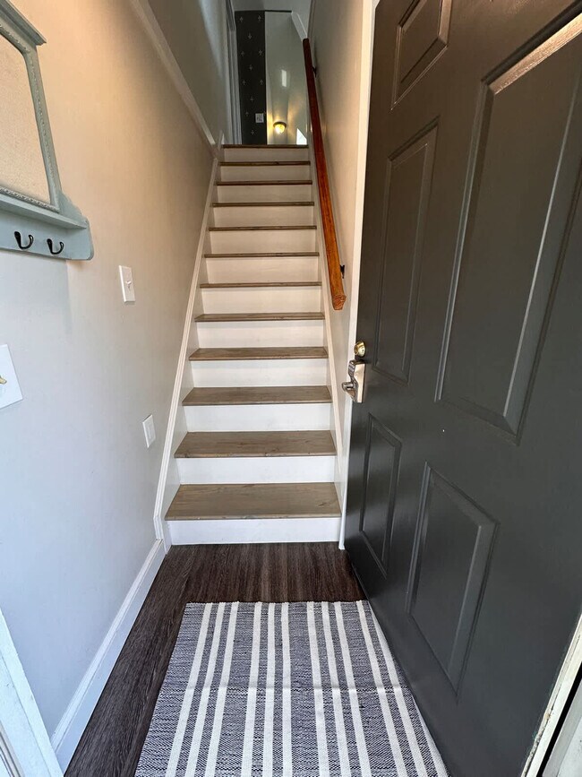 Building Photo - 18 Alpine Ct