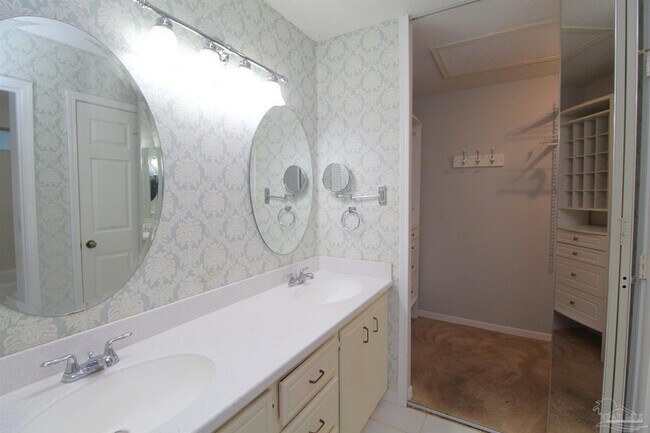 Building Photo - 8154 Treetop Ln