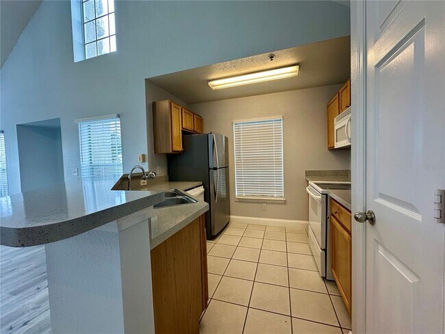 Building Photo - 9141 Lee Vista Blvd