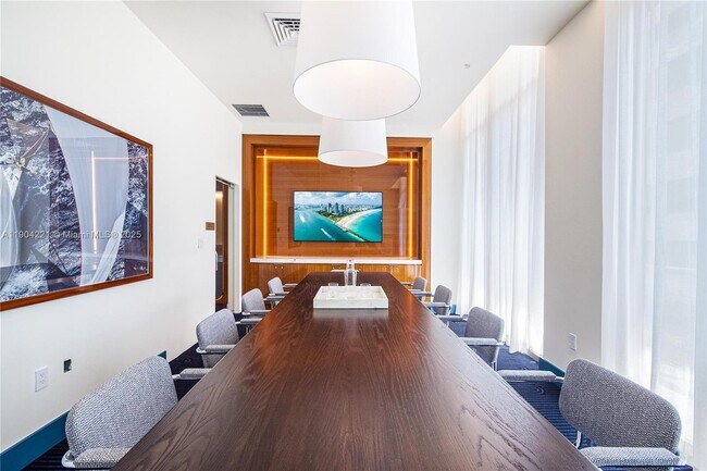 Building Photo - 2678 Tigertail Ave