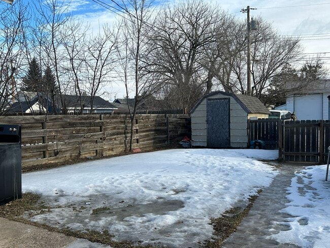 Building Photo - Cute Single Family 2 bedroom home