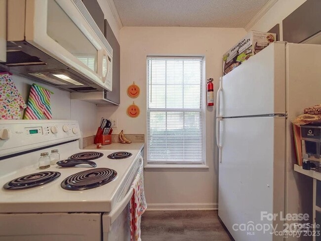 Building Photo - 4044 Briarhill Dr