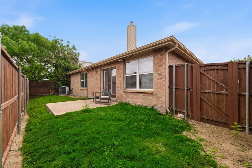 Building Photo - 5917 Stone Mountain Rd