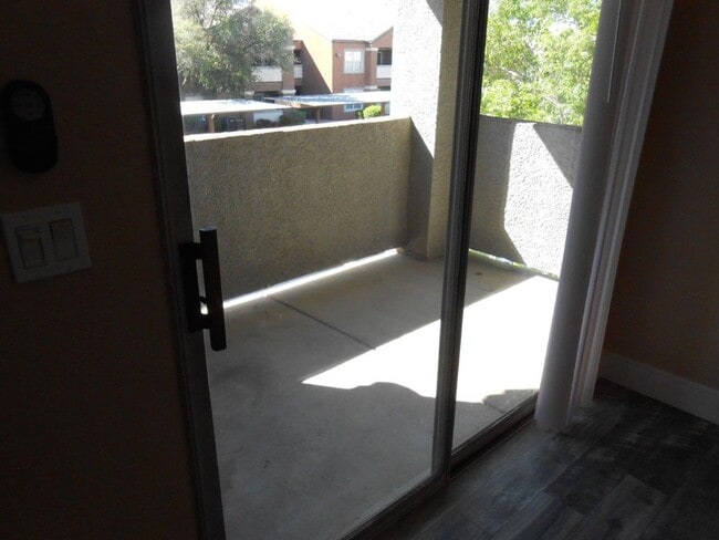 Building Photo - 2nd Floor 2 Bedroom Condo in Gated Community