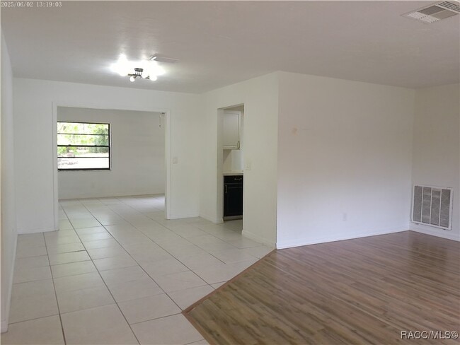 Building Photo - 5526 S Bristol Terrace