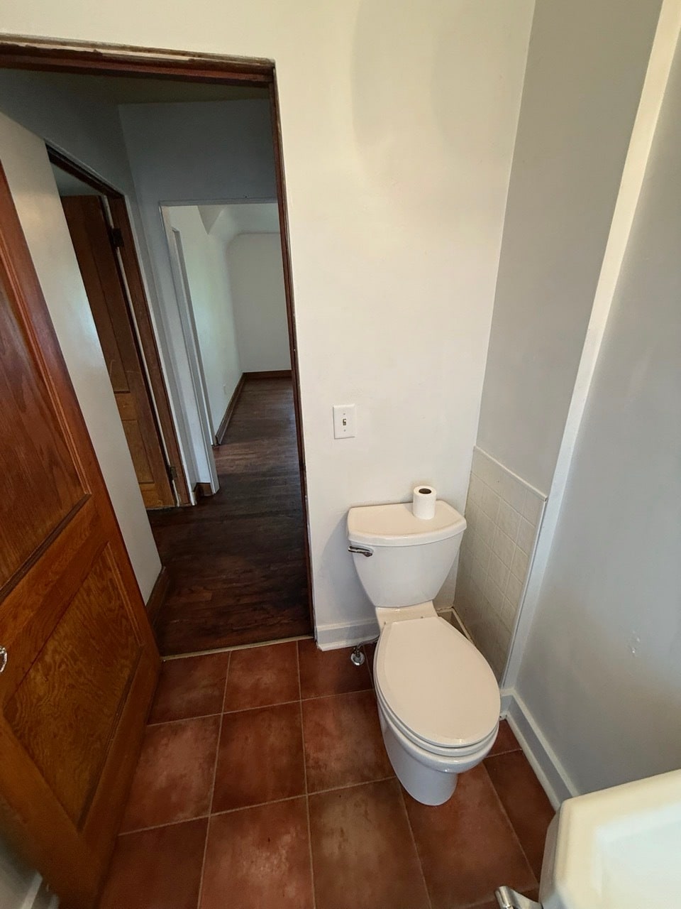 Bathroom - 1500 Jiroch St