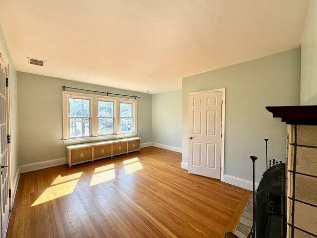 Building Photo - 505-507 W McMillan