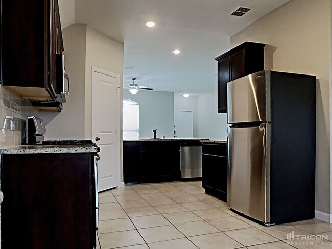 Building Photo - 1214 Cres View Dr