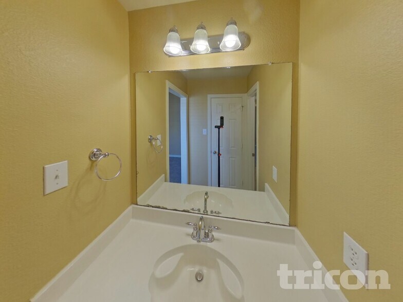 Building Photo - 7729 Glencrest Dr