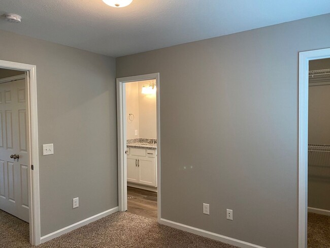 Building Photo - Brand New 2 Story Duplex!!  Close to Downt...