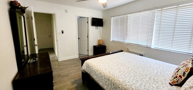 Building Photo - 1901 Wiley St