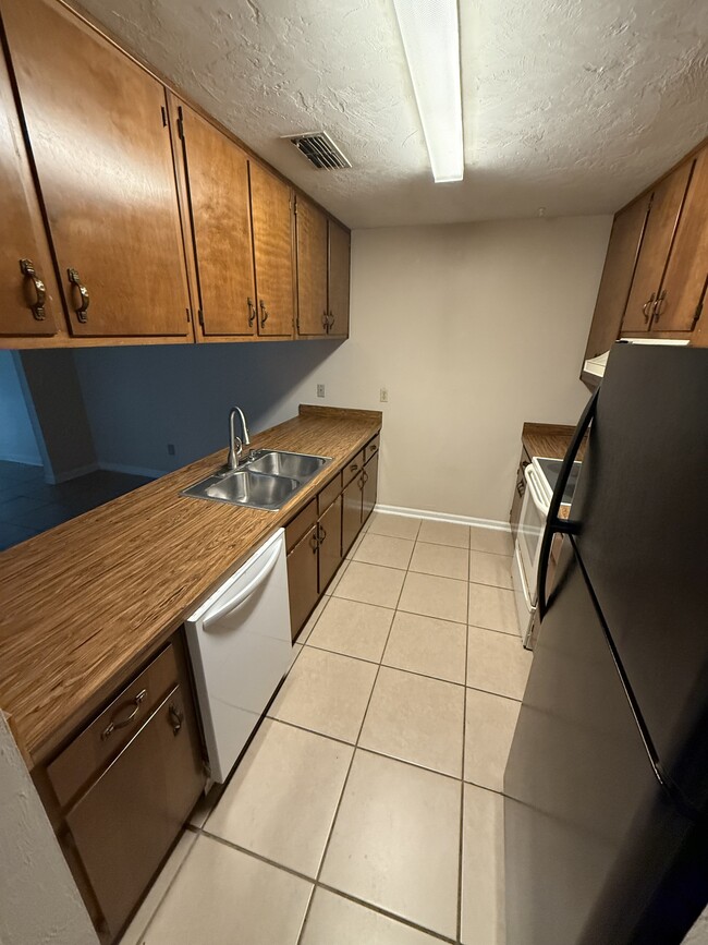 Building Photo - 2013 Canewood Ct