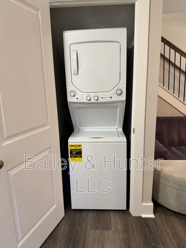 Building Photo - 1328 B Blvd SW