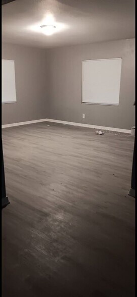 Building Photo - 523 Oak Ave