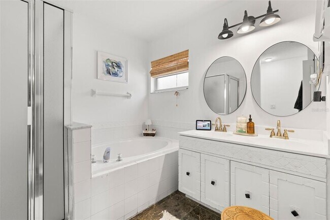 Building Photo - 870 Bayou View Dr