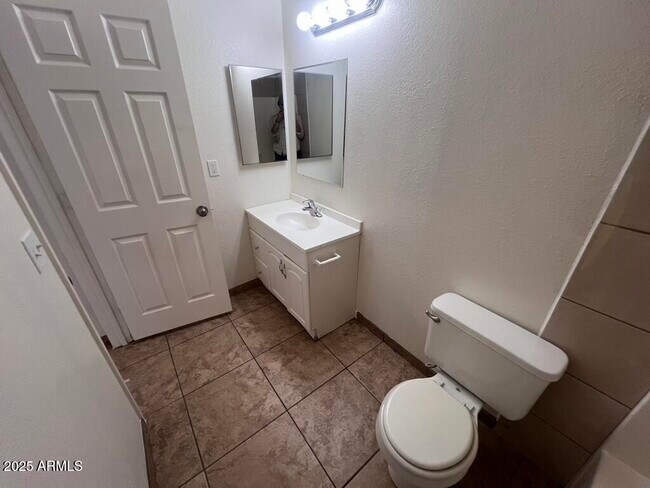 Building Photo - 2549 E Chipman Rd