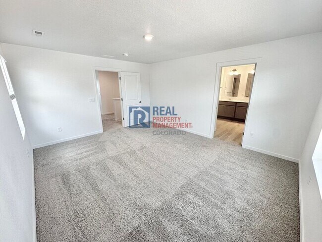 Building Photo - 778 N Clubview St