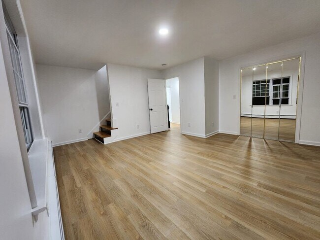 Building Photo - 132 Wepawaug Dr