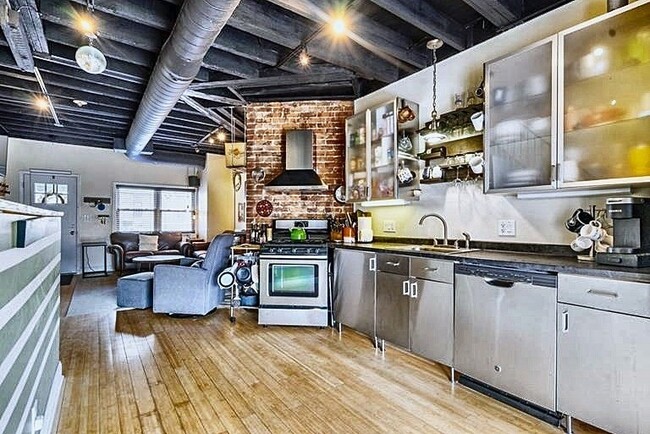 Building Photo - 4784 Sciota St