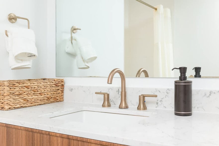 Building Photo - 101 Main St