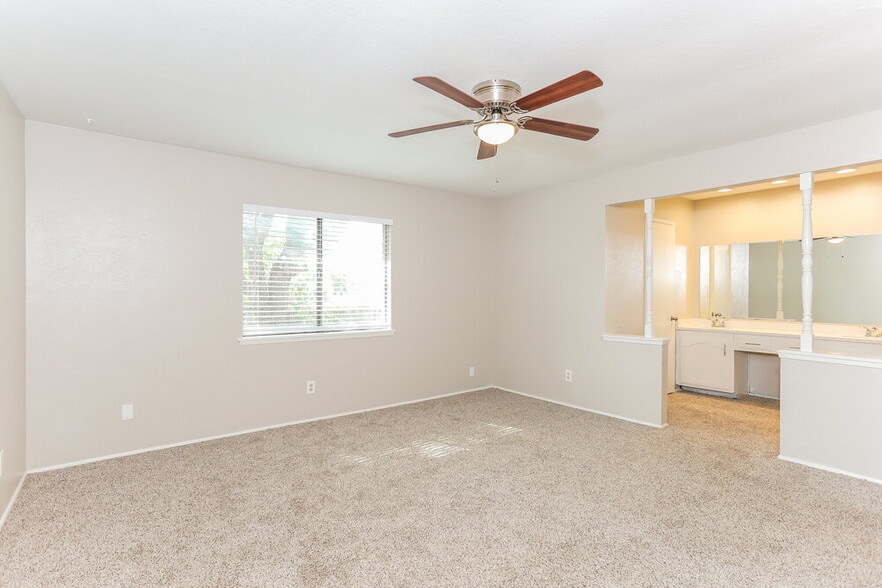 Building Photo - 4200 Cranbrook Dr