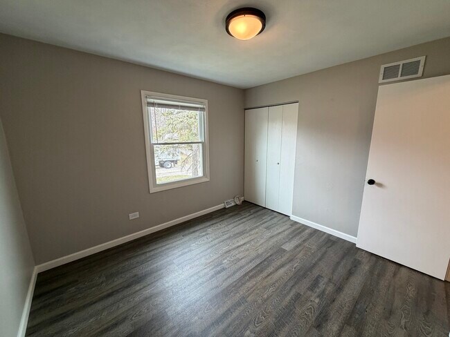 Building Photo - 109 Hickory Dr