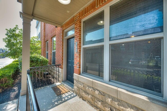 Building Photo - 962 Perry St