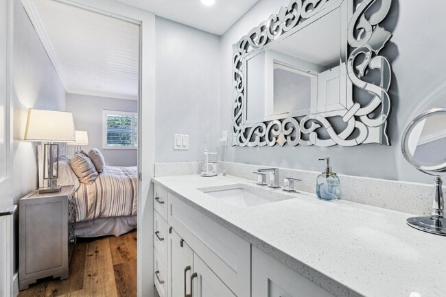 Building Photo - 200 E Royal Palm Rd