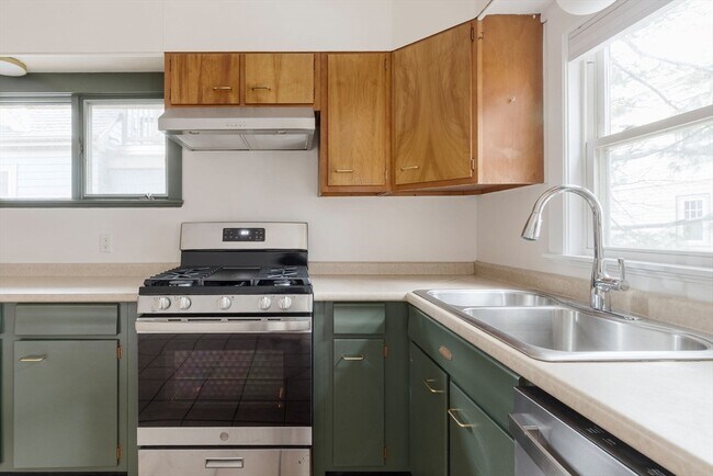 Building Photo - 29 Sherman St